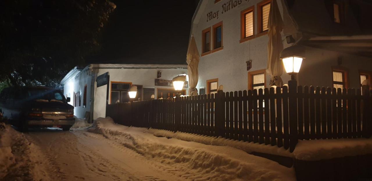 Pension Und Restaurant Die Burg Ehrenfriedersdorf Exterior photo